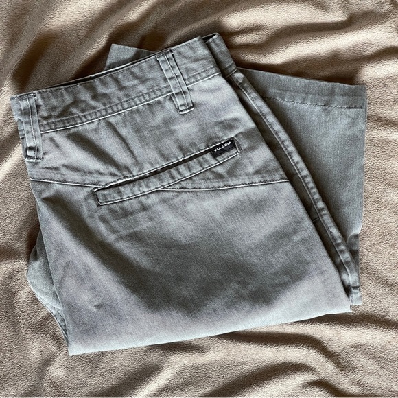 Volcom Men’s Gray Shorts - Picture 2 of 9